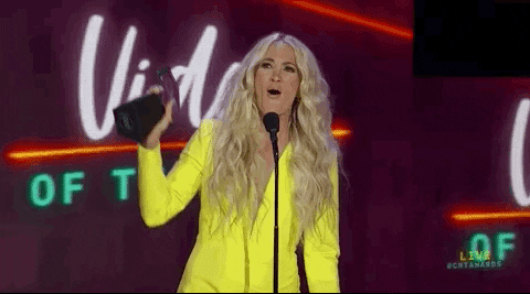 Carrie Underwood winning award