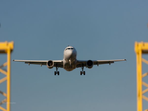 Commercial airplane landing